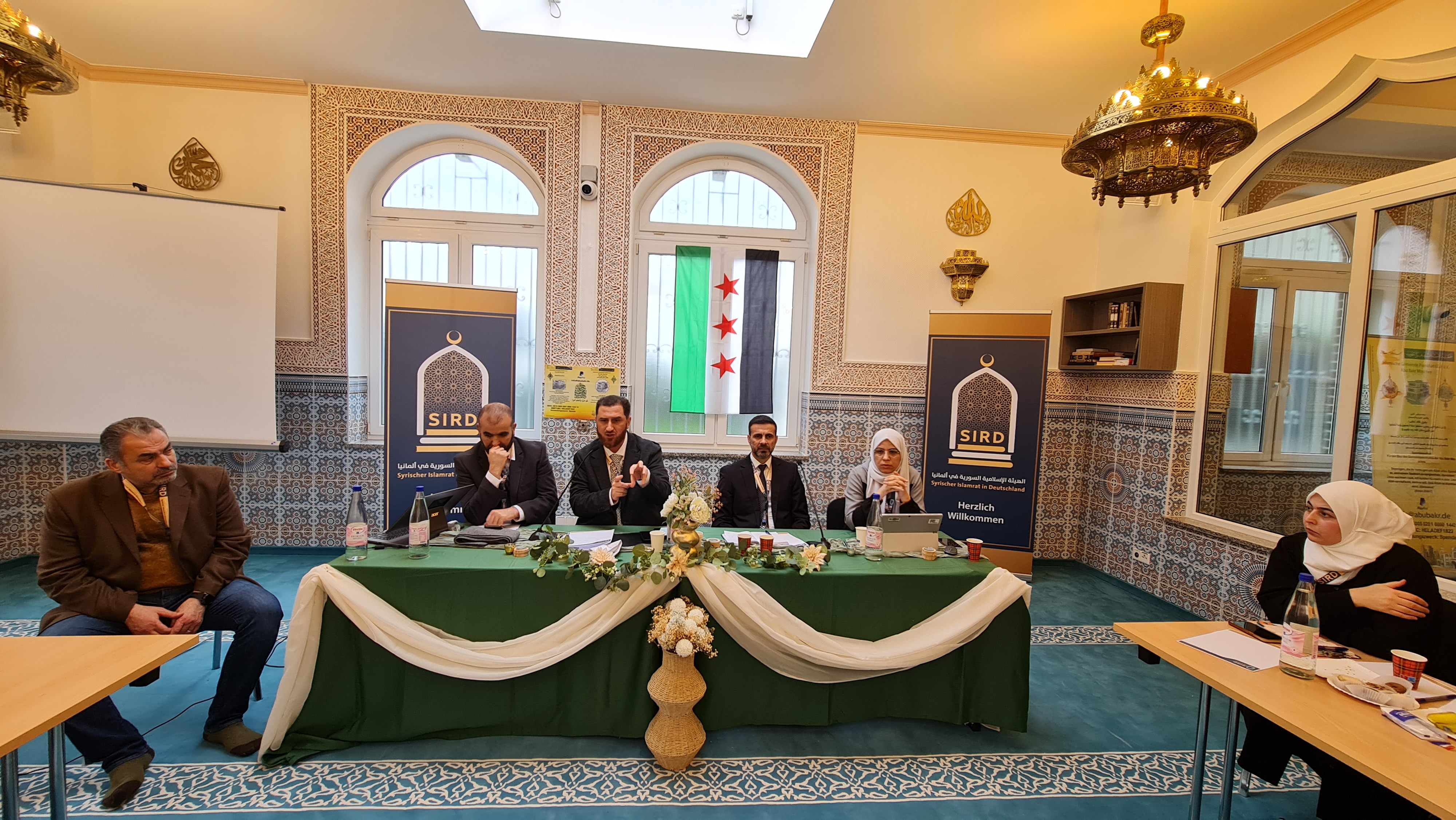 Veranstaltungssituation mit Mitgliedern und Gaesten des Syrischen Islamrats